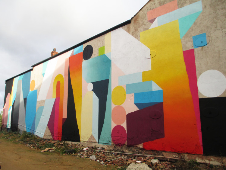 Mural of multicoloured shapes