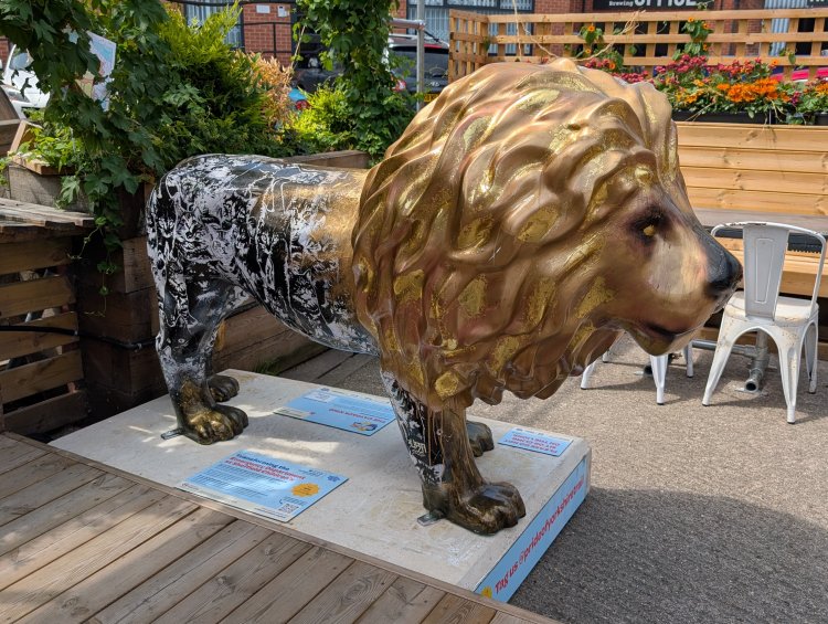 Bubba 2000's lion sculpture