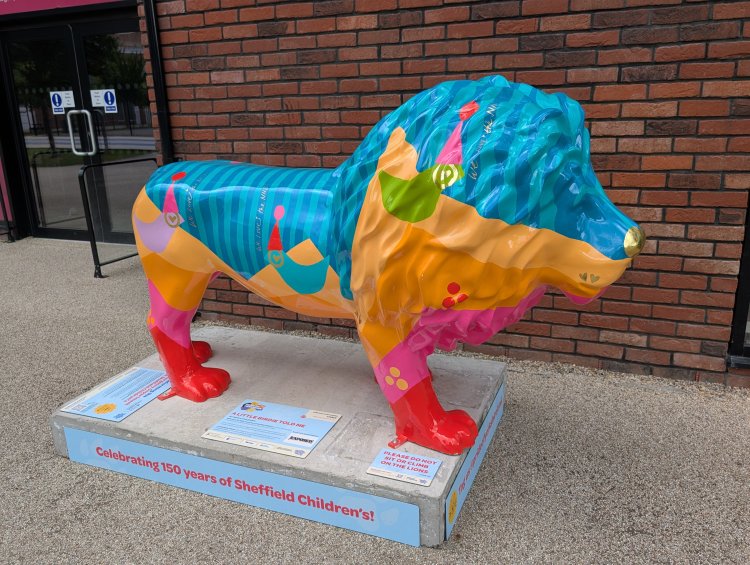 Zoe Gender's lion sculpture